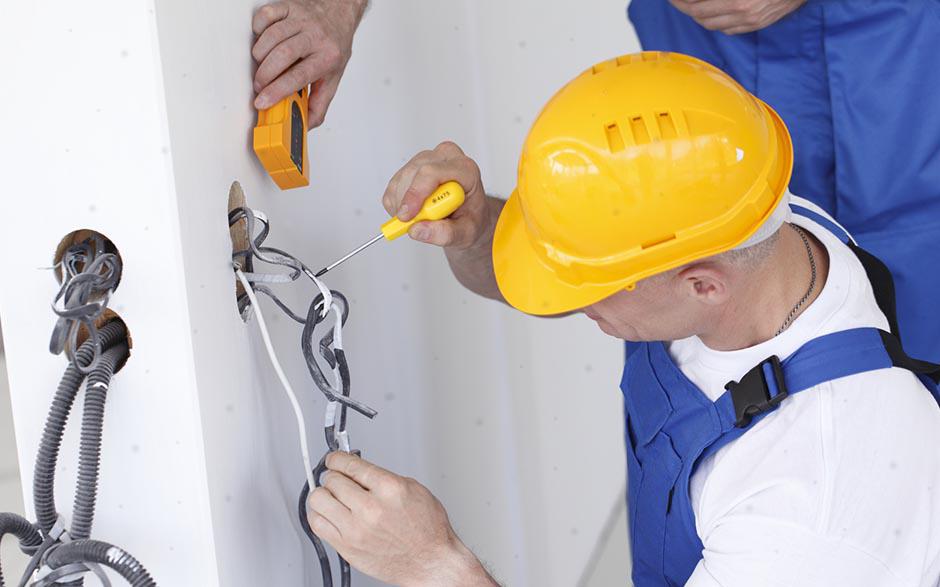 travail électricien Sèvres