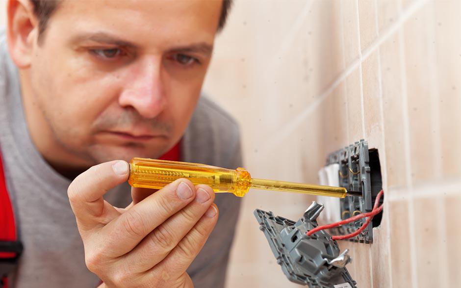 travail électricien Sèvres